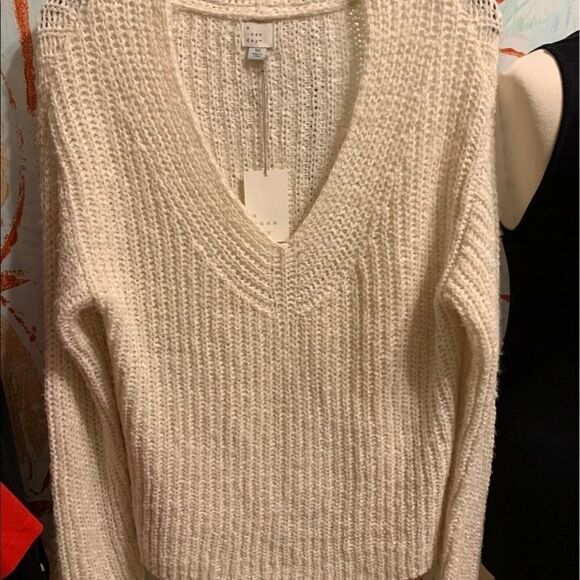 A new day NWT pull over cardigan V neck - Picture 3 of 5